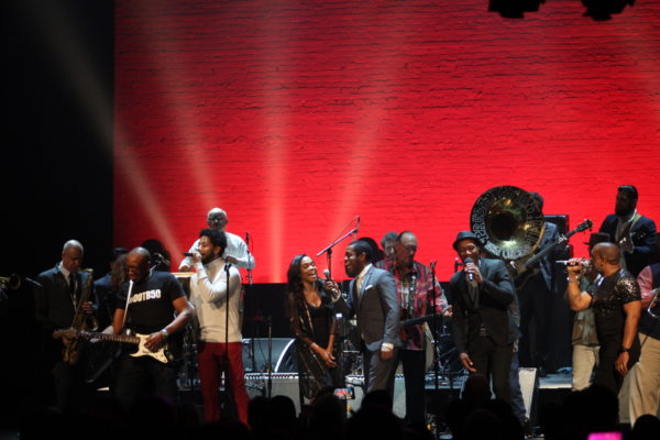 An all-star lineup sings "Dock of the Bay" at the 2018 Evening of Respect